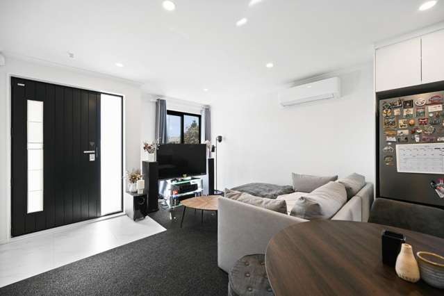 2/2 Radiata Street 1062_4