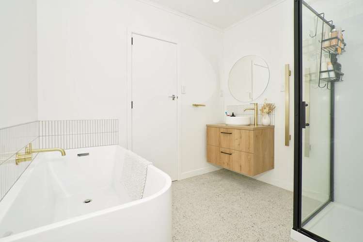 32 Resthill Crescent Glenview_11