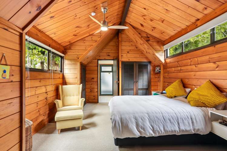 566 Scenic Drive Waiatarua_14