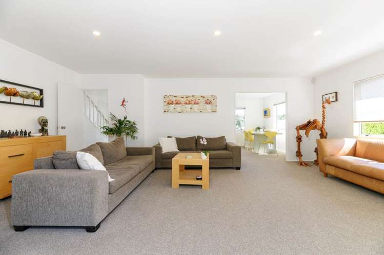 2/106 Stapleford Crescent Browns Bay_6