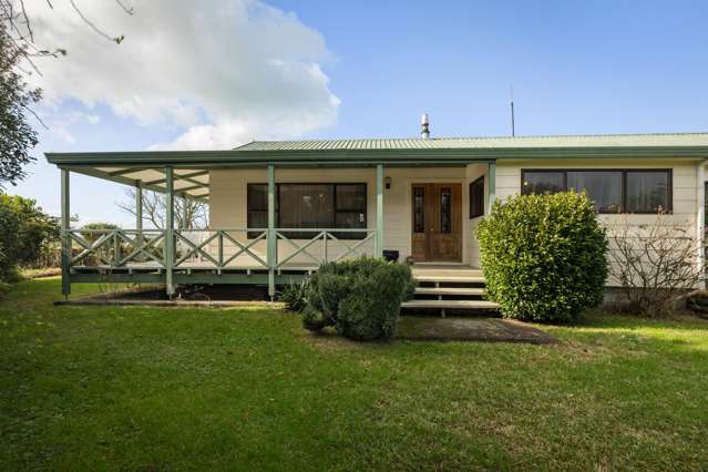 Triple Garaging, Family Living, Zoned HPC