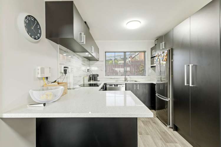 98 Dalwhinnie Parade Highland Park_5