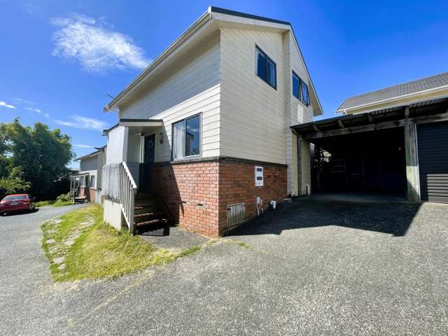 Four bedroom 2 bathrooms next to Highway entrance