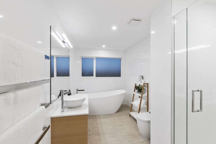 9 Commodore Parry Road Castor Bay_21