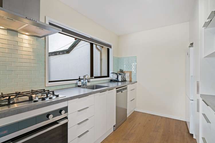 17b Cameron Place Fernhill/Sunshine Bay_5