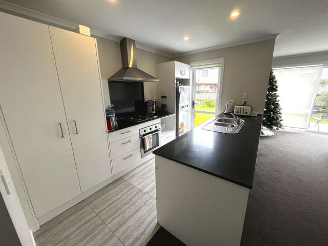 82 Arrowsmith Drive Flat Bush_1