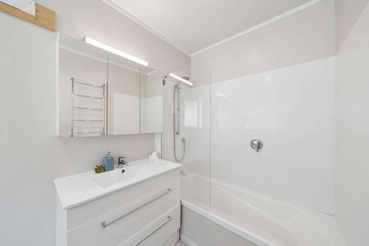 13B Florio Terrace Tawa_8