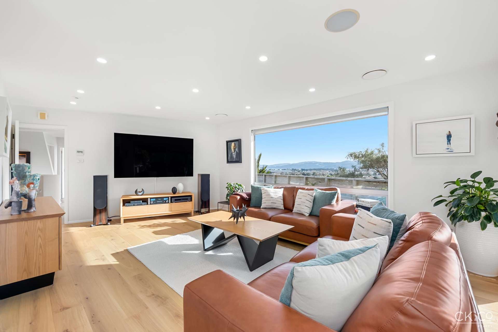 212 Whites Line East Waiwhetu_0