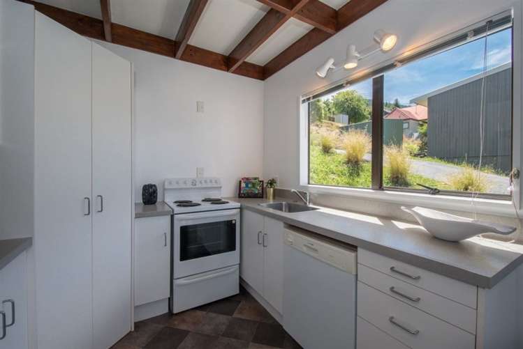 60a Wynyard Crescent Fernhill/Sunshine Bay_10