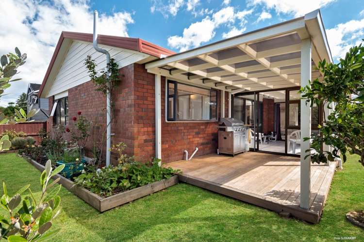 2/132 Botany Road Botany Downs_13