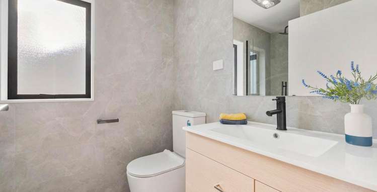 1/621 Glenfield Road Totara Vale_4