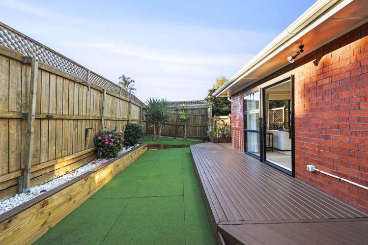 2/20 Beach Road Mellons Bay_24