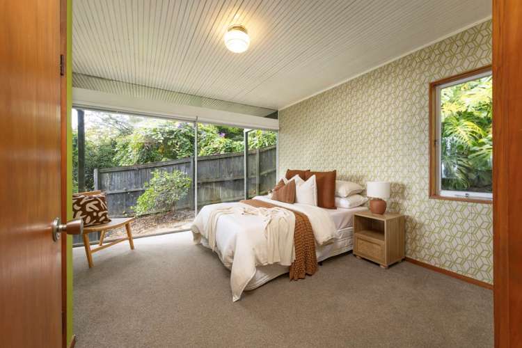 900 West Coast Road Waiatarua_18