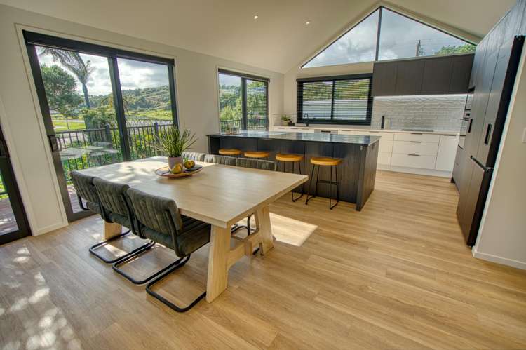 160 Coulson Road Paroa_10