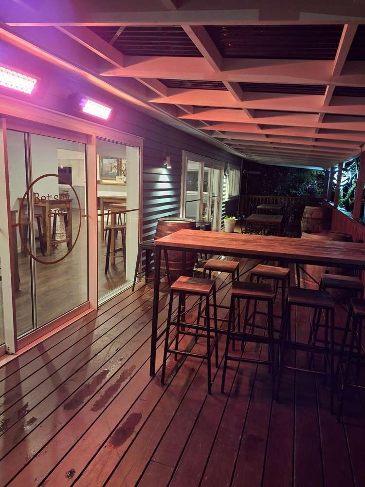 Betsey Jane Eatery & Bar Fox Glacier_11