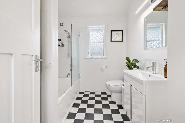 18 Apu Crescent Lyall Bay_6