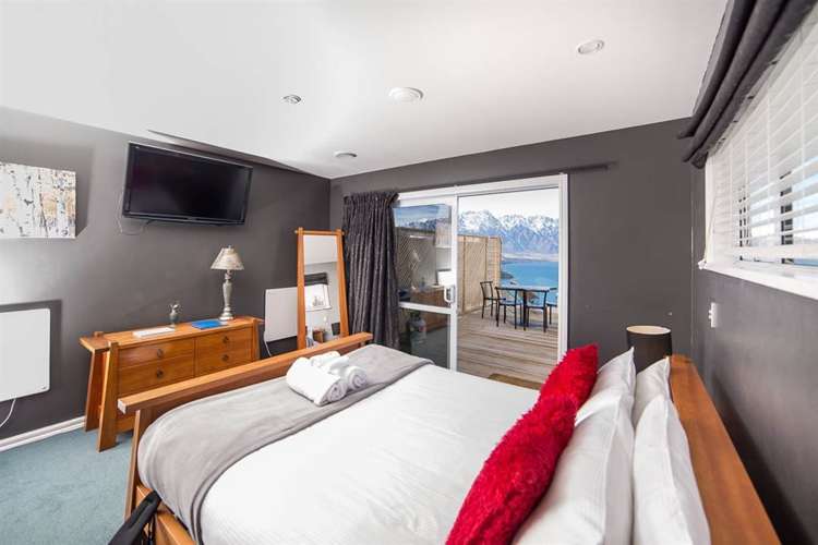 52 Greenstone Place Fernhill/Sunshine Bay_13