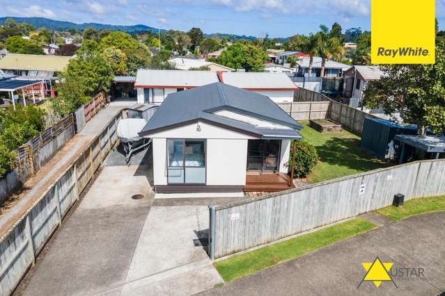 Three Bedrooms and One Bathroom in Ranui! FULLY FENCED!