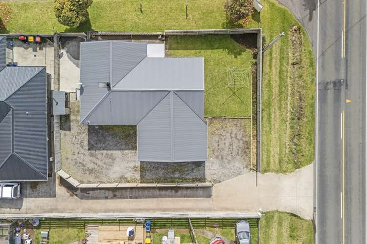 44 Egmont Road Waiwhakaiho_23