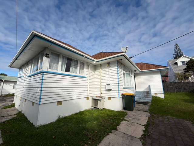 Spacious Three Bedroom Property In New Lynn