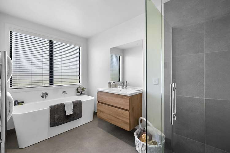 2/31 Links Drive Waiwhakaiho_14