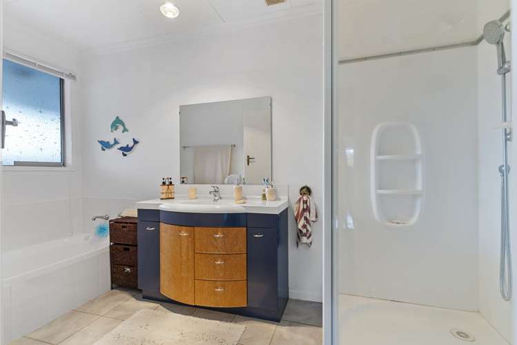 34 Centreway Road Orewa_12