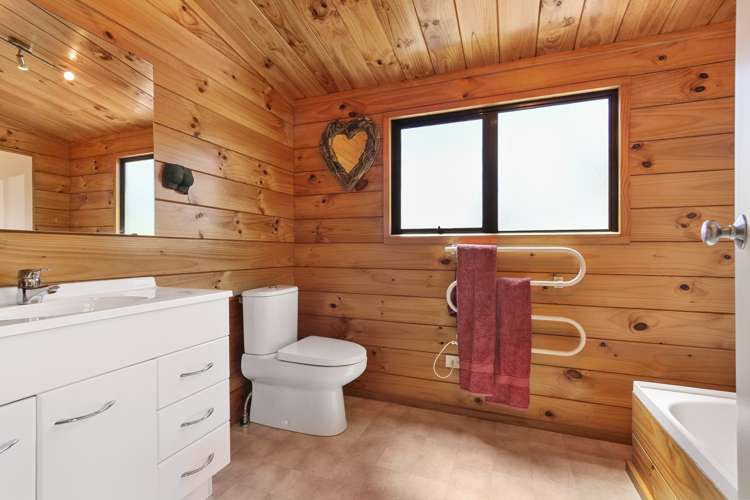 748 Ridge Road Riverhead_10