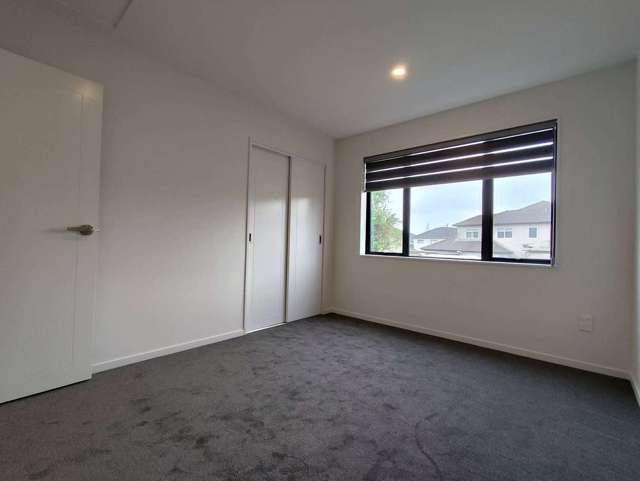 76 McLeod Road Te Atatu South_3