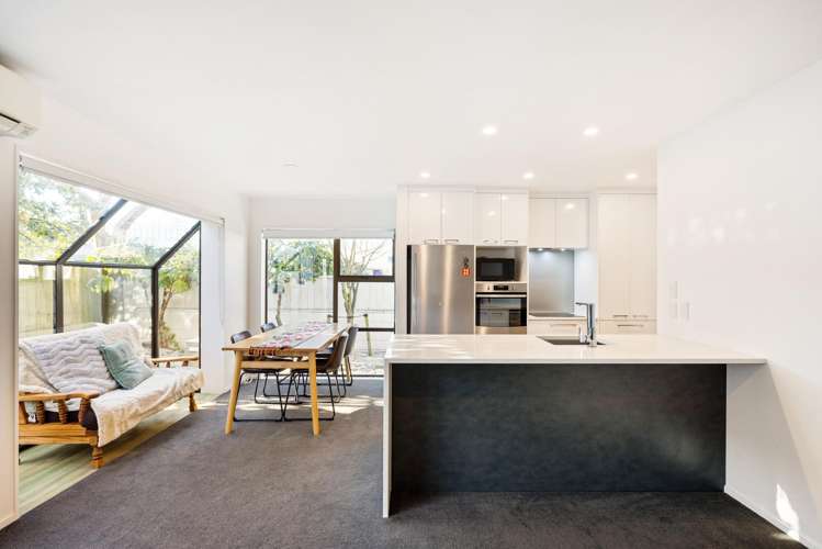 2/1 Winchester Street_0