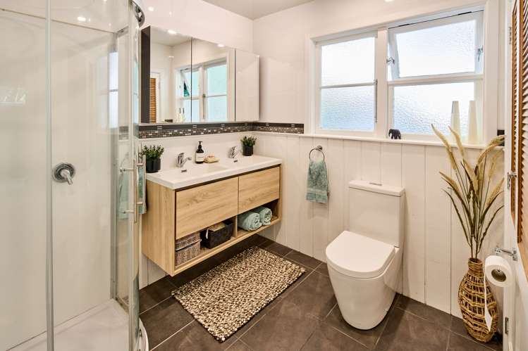 194 Eastern Hutt Road Taita_13