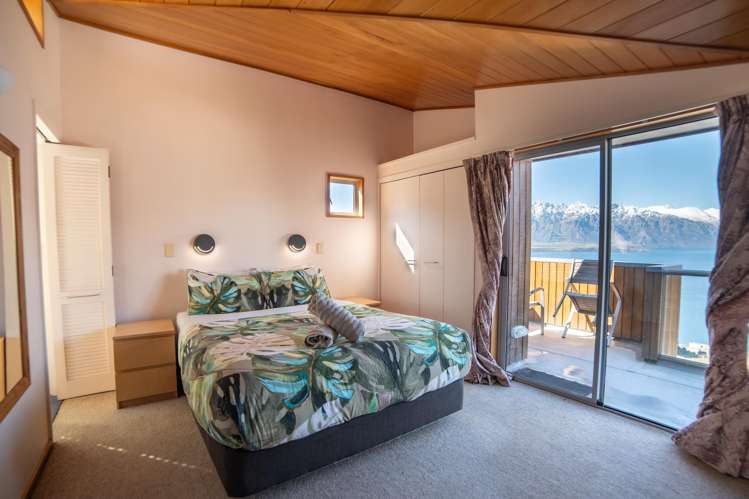 132 Wynyard Crescent Fernhill/Sunshine Bay_10