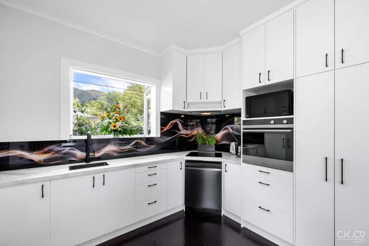 465 Stokes Valley Road_4