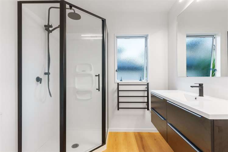 10 Baulcomb Parade Windsor Park_13