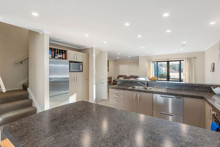 3/8 Wellington Road Paekakariki_1