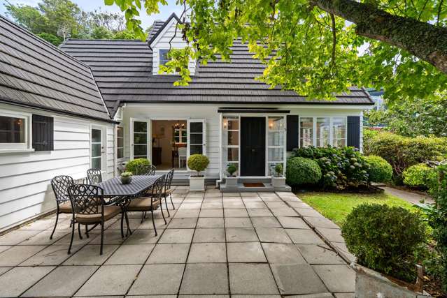 KARORI CHARMER - CUTE CHARACTER