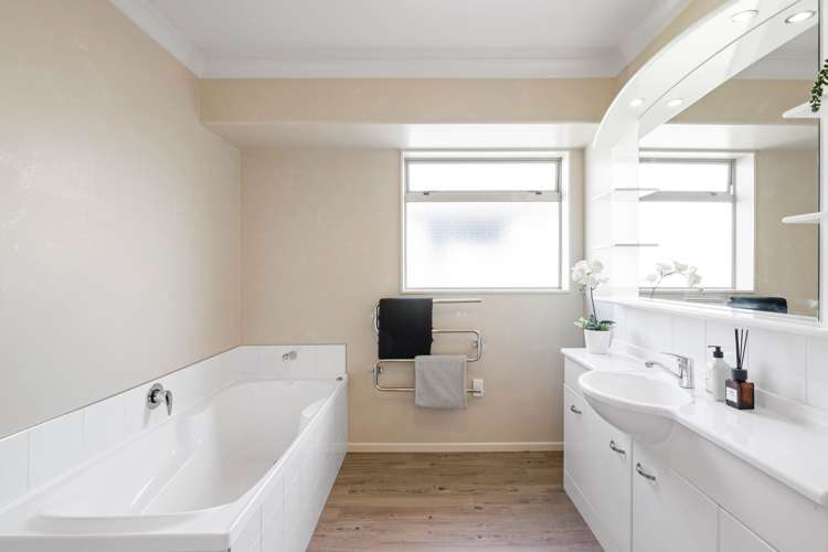 2 Miers Glade Rototuna North_17