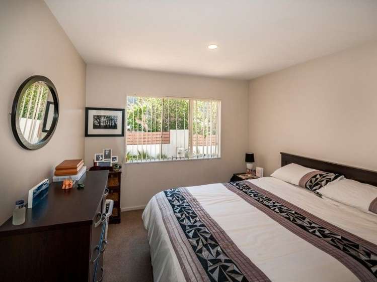 3/57 Gladstone Road Northcote_4