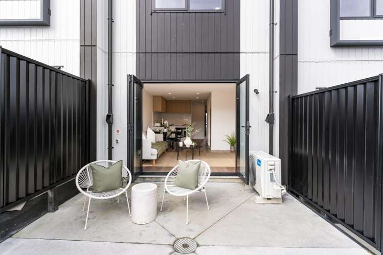 2/4 Ngaroma House Drive_4