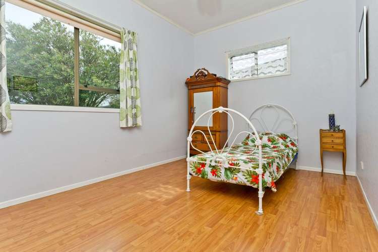 85 Pupuke Road Northcote_10