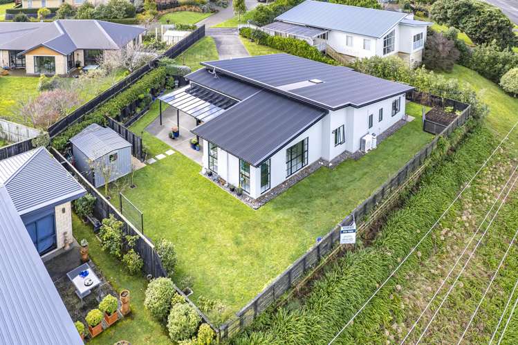 8 Lithgow Drive Otamatea_33