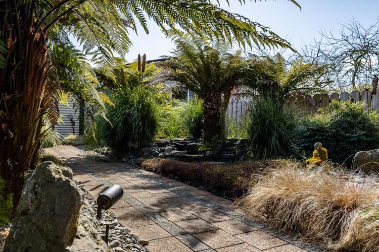 6 Shadbolt Drive Leamington_25