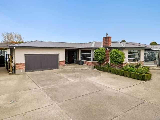 EXEMPLARY HOME, GARAGING & SECTION