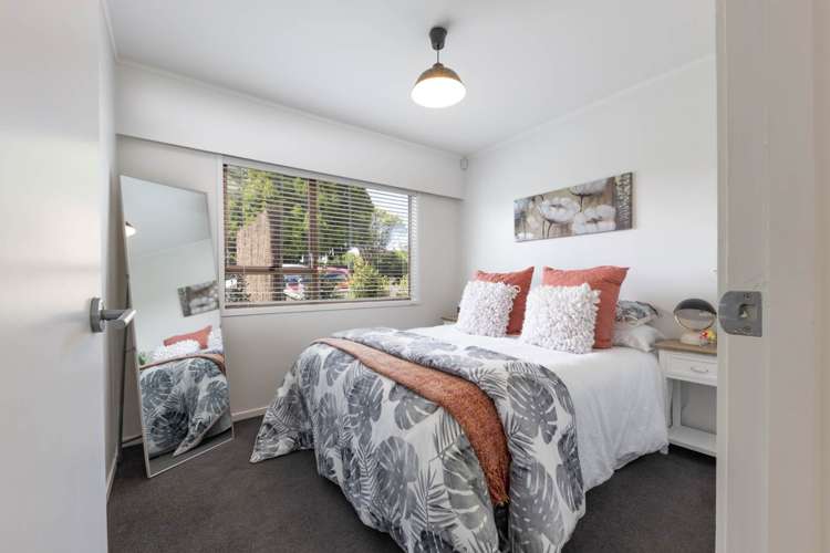 64 West Coast Road Glen Eden_12