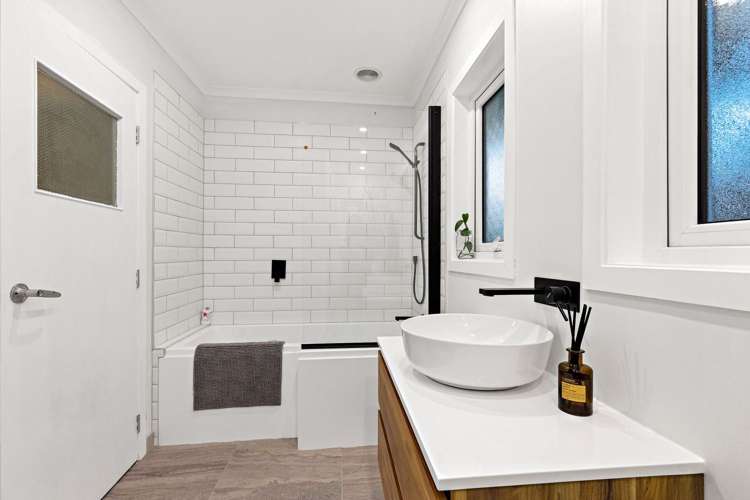 67 Roberts Road Te Atatu South_9