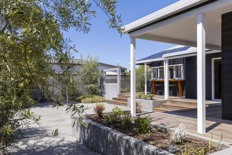 1 and 2/20 Stanley Street Wharewaka_18