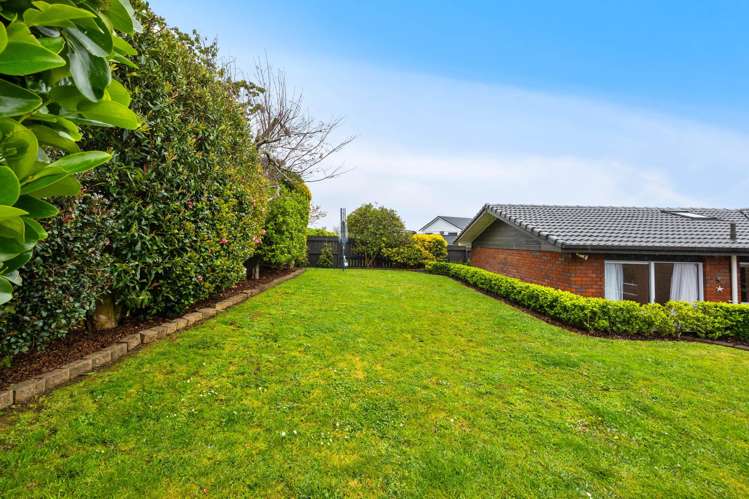 6 Camira Place Botany Downs_29