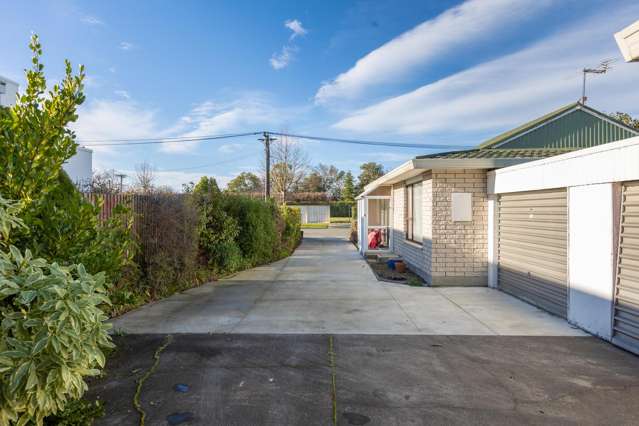 2/17 Garreg Road Fendalton_1