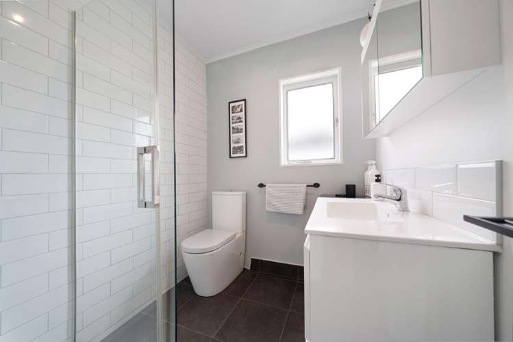 2 Riserra Drive Ranui_13