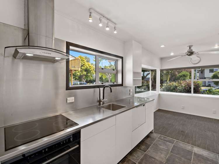 6 Yorkton Rise Mangere Bridge_9