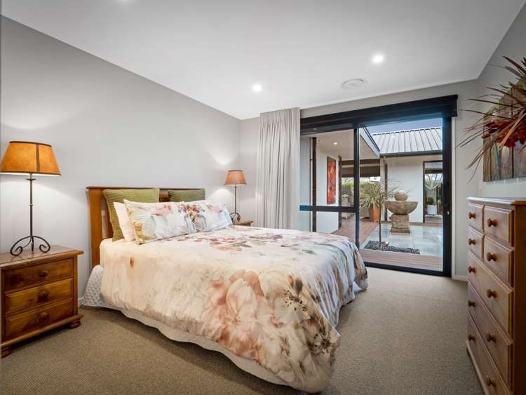 24 Carnaveron Drive Lincoln_11